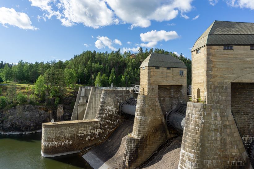 tire storage facility Askim