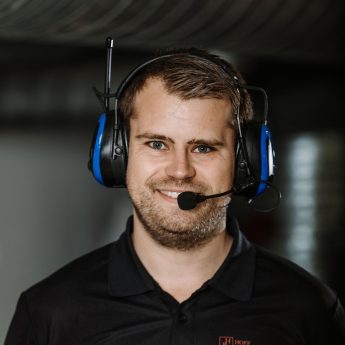 Henrik Fjelle er ansatt hos Plankebyen Dekksenter AS